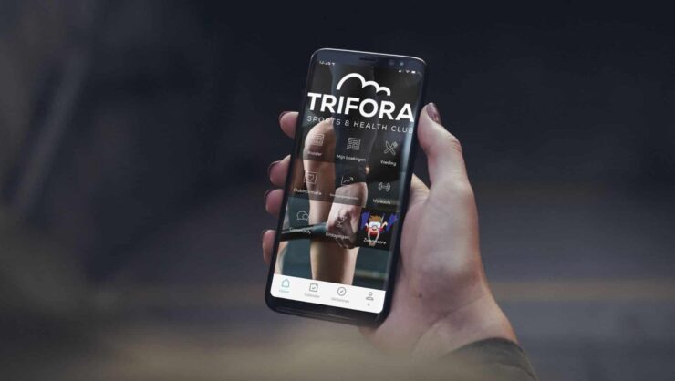 praktische informatie over BODYPUMP™ Alle materialen die je tijdens Bodypump nodig hebt, zijn bij Trifora aanwezig. Je hoeft dus zelf geen halterstang, gewichten of fitnessmat mee te nemen. Draag comfortabele sportkleding en stevige sportschoenen en neem een handdoek en bidon mee. Bekijk in het actuele groepslesrooster wanneer Bodypump wordt gegeven. Als lid kun je jouw plaats eenvoudig reserveren via de Sportivity app. Kom bij je eerste bezoek iets eerder en meld je bij de instructeur. Dan helpen we je met het klaarleggen van de materialen en het kiezen van de juiste gewichten. Nog geen lid? Vraag dan een gratis proefles aan. Zo kun je zelf ervaren hoe het is om bij Trifora Bodypump te volgen.