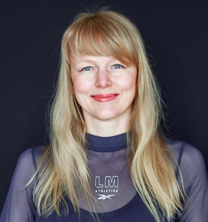 Meer dan 70 groepslessen Sporten in groepsverband heeft veel voordelen. Je bent nooit alleen en kunt elkaar motiveren, samen bewegen op dezelfde muziek en het maximale uit jouw inzet halen. Bovendien zijn groepslessen een effectieve manier om af te vallen, kracht op te bouwen en vitaler te worden. Trifora Sports & Health Club biedt hiervoor meer dan 70 groepslessen per week aan, verdeeld over verschillende categorieën. Van traditionele Less Mills groepslessen, (kick)boksen en yoga tot small group training en Hyrox. En van lessen voor kinderen tot senioren.