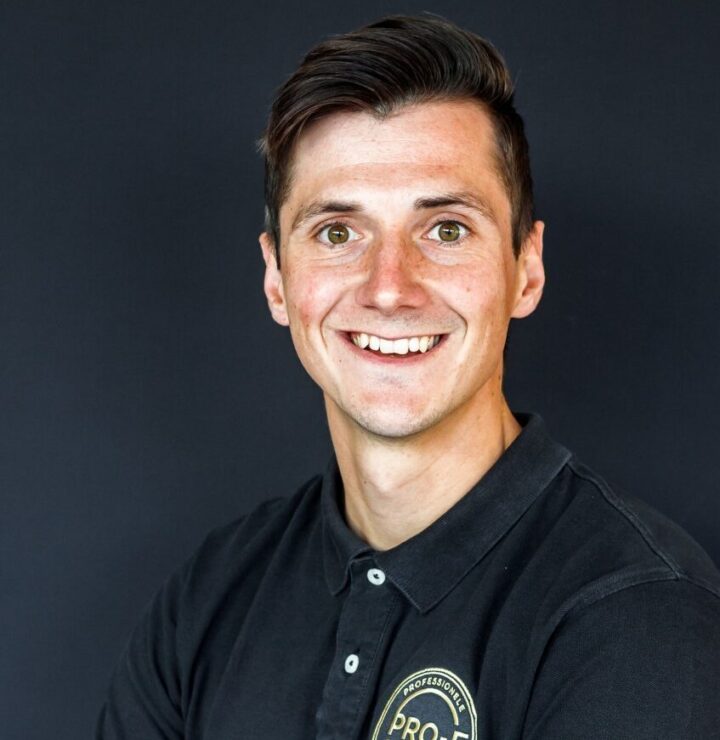 Fysiotherapie Pro-F is de fysiotherapie praktijk binnen Trifora Sports & health Club. Heb je een klacht? Ben je aan het revalideren? Of wil je gewoon preventief een controle? Pro-F zorgt ervoor dat jij diezelfde op-het-lijf geschreven behandeling van professionele topkwaliteit kan krijgen om vervolgens jouw eigen topprestatie neer te kunnen zetten. Of dat nu lekker boodschappen doen, fietsen of de marathon lopen is. Diëtist Trifora Sports & Health Club werkt nauw samen met de bewegingswetenschappers en sportdiëtisten van Voedingconditie. Zij zijn gespecialiseerd in voeding en topsport en daarmee uitermate geschikt voor vraagstukken rondom afvallen, gespierder worden, een gezondere leefstijl, diabetes, een te hoog cholesterol, schildklierproblematiek en Gemengde leefstijlinterventie (GLI). Podotherapie ProKinesis levert podotherapeutische zorg aan actieve mensen. Wij behandelen voetklachten, knieklachten, heupklachten en lage rugklachten die mogelijk verband houden met een afwijkende voetfunctie. Wij zijn goed in het aanmeten van 3D-geprinte inlegzolen, maar kijken wel verder dan alleen het aanmeten ervan.