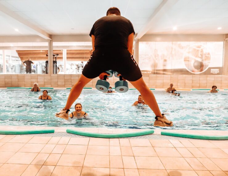 Of je net begint met sporten, herstelt van een blessure, zwanger bent, of juist grenzen wilt verleggen – bij Trifora ben je welkom. We bieden op maat gemaakte programma’s voor jong en oud, sportief of beginnend, alleen of samen. Wat jouw doel ook is, wij geloven dat het haalbaar wordt als je het samen doet.