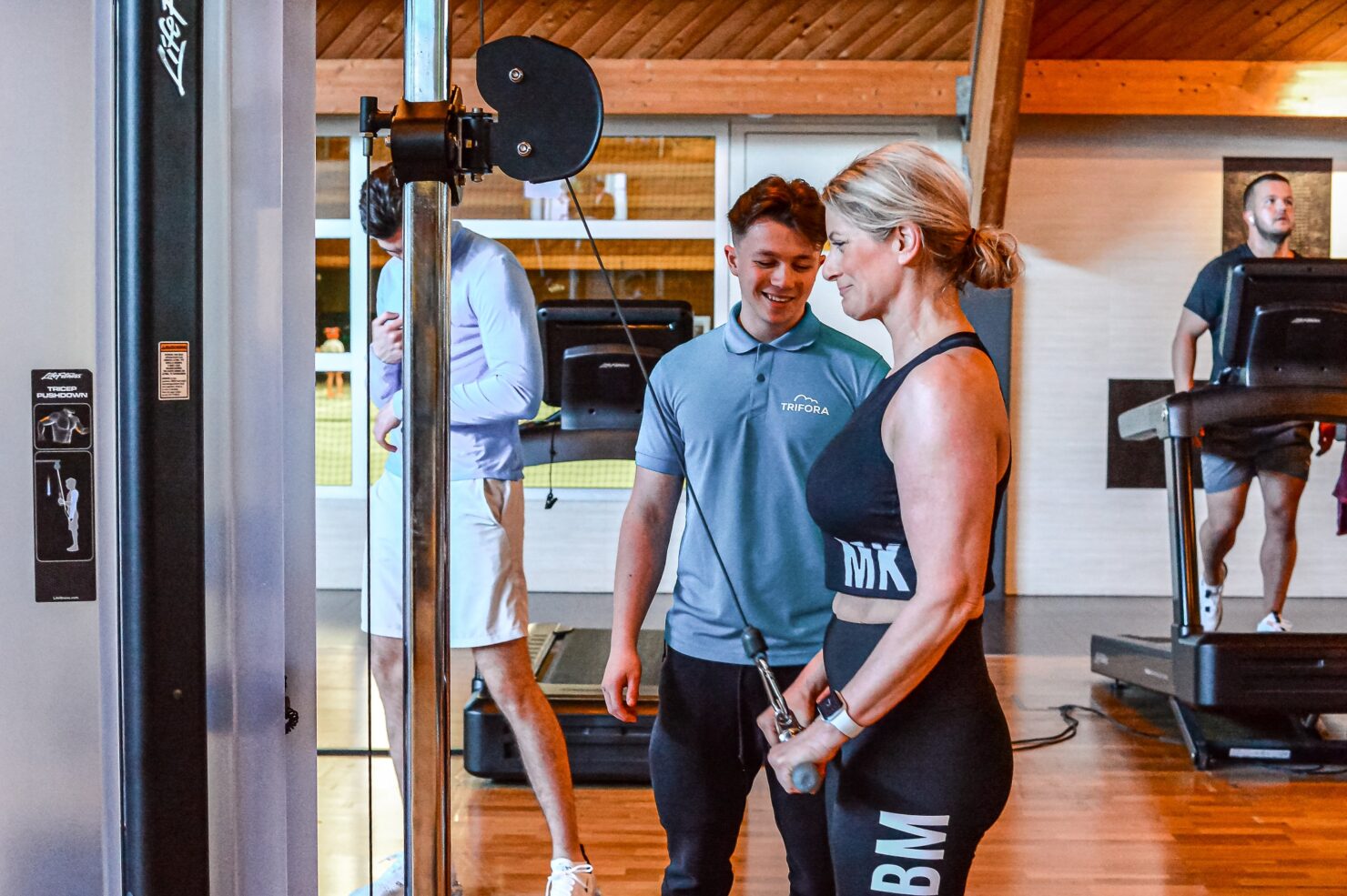 Waar veel personal training studio’s compact, intensief en prijzig zijn, biedt Trifora het beste van beide werelden: de kwaliteit van een ervaren personal trainer met de vrijheid en luxe van een moderne health club.