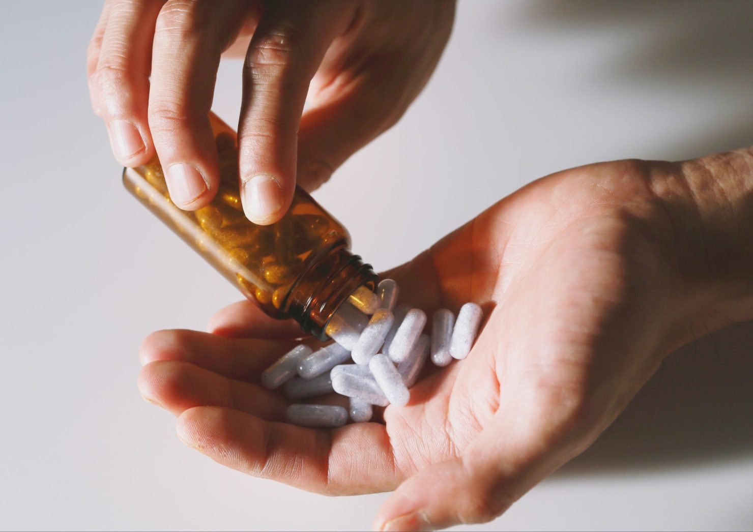 SEO-titel: Probiotica: wat ze doen, hoe je de beste kiest en of je ze echt nodig hebt Meta-omschrijving: Opgeblazen buik of gasvorming? Lees wat probiotica écht doen, hoe je de beste kiest tussen Yakult, kefir of capsules, en wanneer ze echt zin hebben. Focus keyphrase: probiotica beste keuze Slug: probiotica-beste-keuze-gezonde-darmen Hashtags: #probiotica,#voeding,#darmen,#gezondheid,#vitaliteit,#trifora