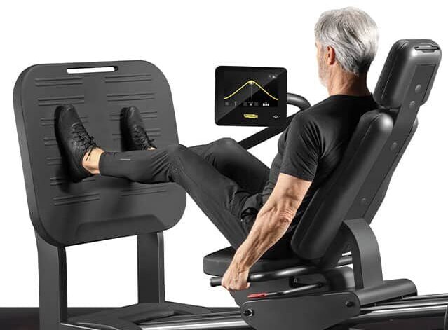 Voor wie is Trifora Smart Training geschikt? Trifora Smart Training is er voor iedereen die het zichzelf makkelijker wil maken. Voor mensen die willen beginnen met sporten maar niet weten hoe. Voor mensen die het overzicht verliezen in de fitnessruimte. Voor wie weinig tijd heeft maar wel resultaat wil. Voor wie veilig wil trainen, bijvoorbeeld bij klachten of na een blessure. Voor iedereen die behoefte heeft aan structuur en duidelijkheid. Herken jij jezelf hierin? Plan hier jouw gratis proeftraining