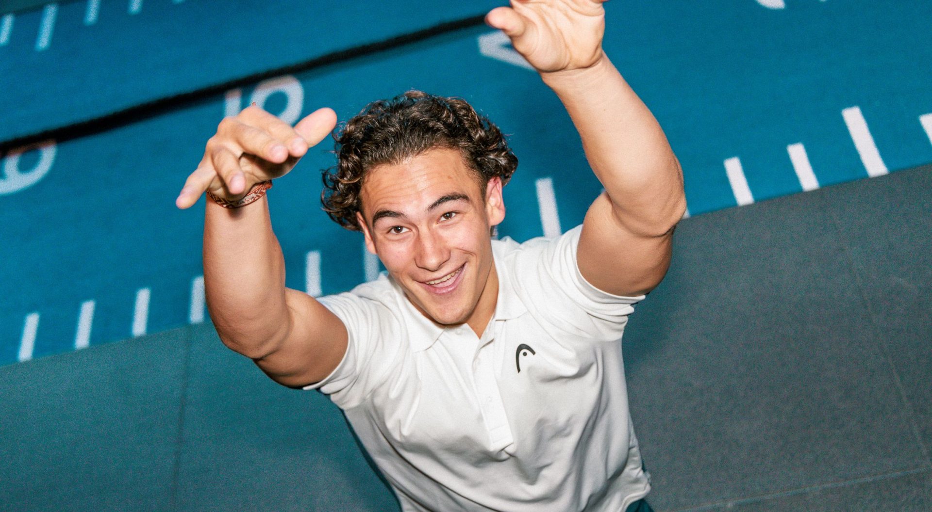 Happy 2026! Een nieuw jaar is de perfecte start om te werken aan die versie van jezelf waar je altijd van hebt gedroomd: fitter, gezonder en vitaler. Goede voornemens zijn een geweldige start, maar waarom is het zo lastig om ze vol te houden? De sleutel ligt in je aanpak en motivatie. Wist je dat 80% van de mensen hun goede voornemens al in februari opgeeft? Bij Trifora helpen we je om jouw doelen niet alleen haalbaar, maar ook duurzaam te maken, zodat je een happy all year hebt en niet alleen een happy new year. Meer weten over de achtergrond van gezonde keuzes? Bekijk onze blogs over eiwitten, vitamines en meer!