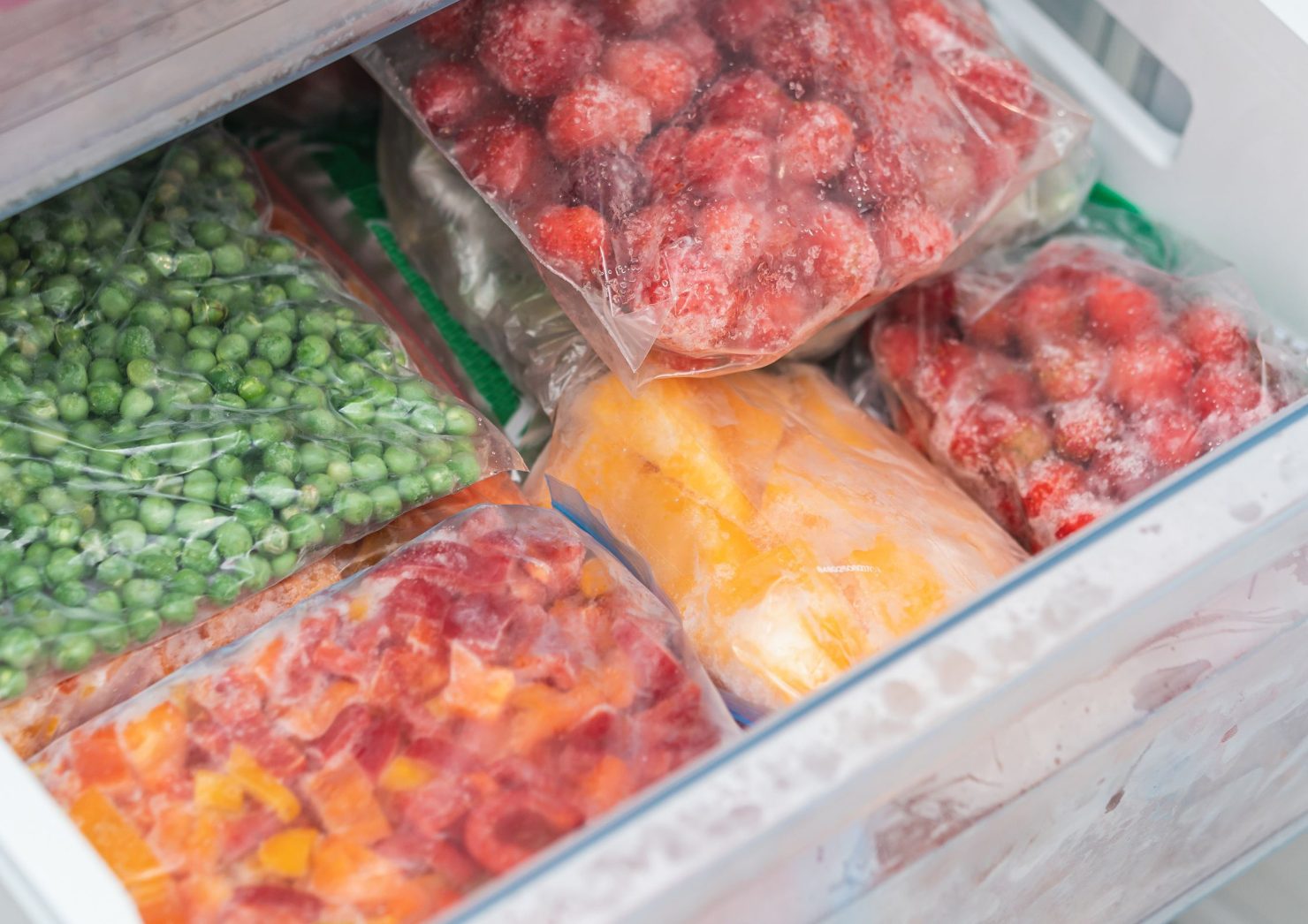 SEO-titel Fruit uit de diepvries en groente uit pot: hoe gezond is het echt? Meta-omschrijving Geen tijd of zin om vers te koken? Lees hoe diepvriesfruit en groente uit pot passen binnen een gezonde leefstijl voor sporters en actieve mensen. Focus keyphrase diepvriesfruit en groente uit pot Slug diepvriesfruit-groente-uit-pot-gezond Hashtags diepvriesfruit,groente-uit-pot,gezonde-voeding,leefstijl,sportvoeding,vitaliteit,Trifora