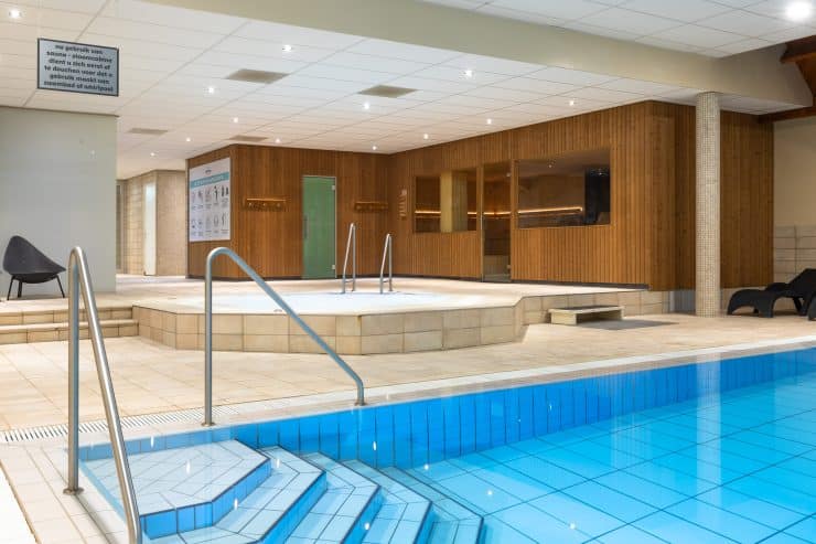 ALLES ONDER ÉÉN DAK Eén club. Eén aanpak. Alles afgestemd. Bij Trifora hoef je niet te kiezen. Je krijgt het complete totaalconcept: 3000 m2 moderne fitness (kracht & cardio) groepslessen voor elk niveau small group training Trifora Smart Training sporten voor ouderen tennis & padel wellness & ontspanning fysiotherapie en aanvullende zorg sport en bewegen voor jong en oud Alles werkt samen om jou beter te laten bewegen, herstellen en presteren.