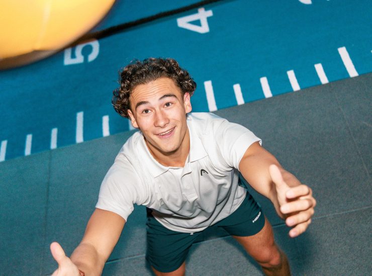 De sportschool in Enschede waar begeleiding centraal staat Dit is Trifora Sports & Health Club Bij Trifora sport je niet zomaar. Je traint met een plan, persoonlijke begeleiding en aandacht voor jouw doelen, lichaam en leefstijl. Geen massale fitness. Geen onbetaalbare personal training. Maar een club waar je resultaat boekt én gemotiveerd blijft.