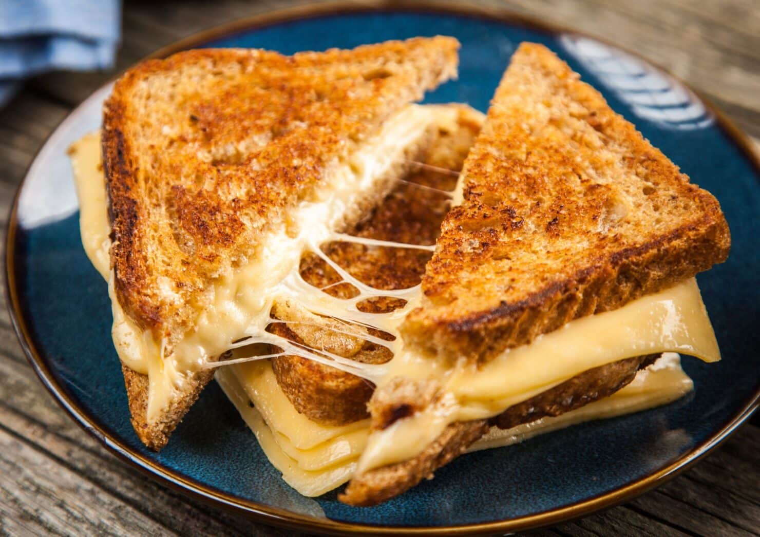 SEO-titel: Wat doet verhitting met voeding? Over tosti’s, voedingswaarden en spijsvertering Meta-omschrijving: Wat gebeurt er met eiwitten, vetten, koolhydraten en vitamines als je voeding verhit? Ontdek wat bewerking doet met je lunch en je spijsvertering. Focus keyphrase: effect van verhitting op voedingswaarden Slug: effect-verhitting-voedingswaarden Hashtags: #voeding, #bewerktevoeding, #gezondeten, #eiwitten, #koolhydraten, #vitamines, #trifora, #vitaliteit