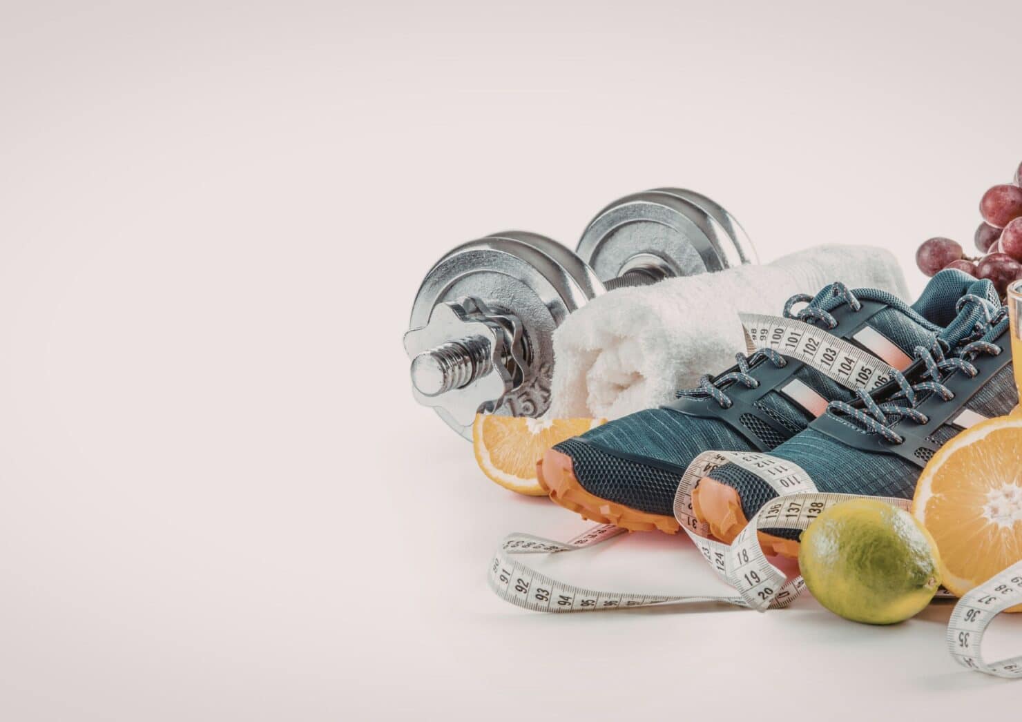 SEO-titel: Top 5 diëten van dit moment: wat doen ze met je metabolisme? Meta-omschrijving: Overzicht van de populairste diëten zoals keto, intermittent fasting en eiwitdieet. Lees wat ze doen met je metabolisme en waarom leefstijl belangrijker is dan een tijdelijk dieet. Focus keyphrase: populaire diëten en metabolisme Slug: populaire-dieten-en-metabolisme Hashtags: #dieet, #afvallen, #metabolisme, #stofwisseling, #keto, #intermittentfasting, #eiwitdieet, #sonjabakker, #weightwatchers, #leefstijl, #krachttraining