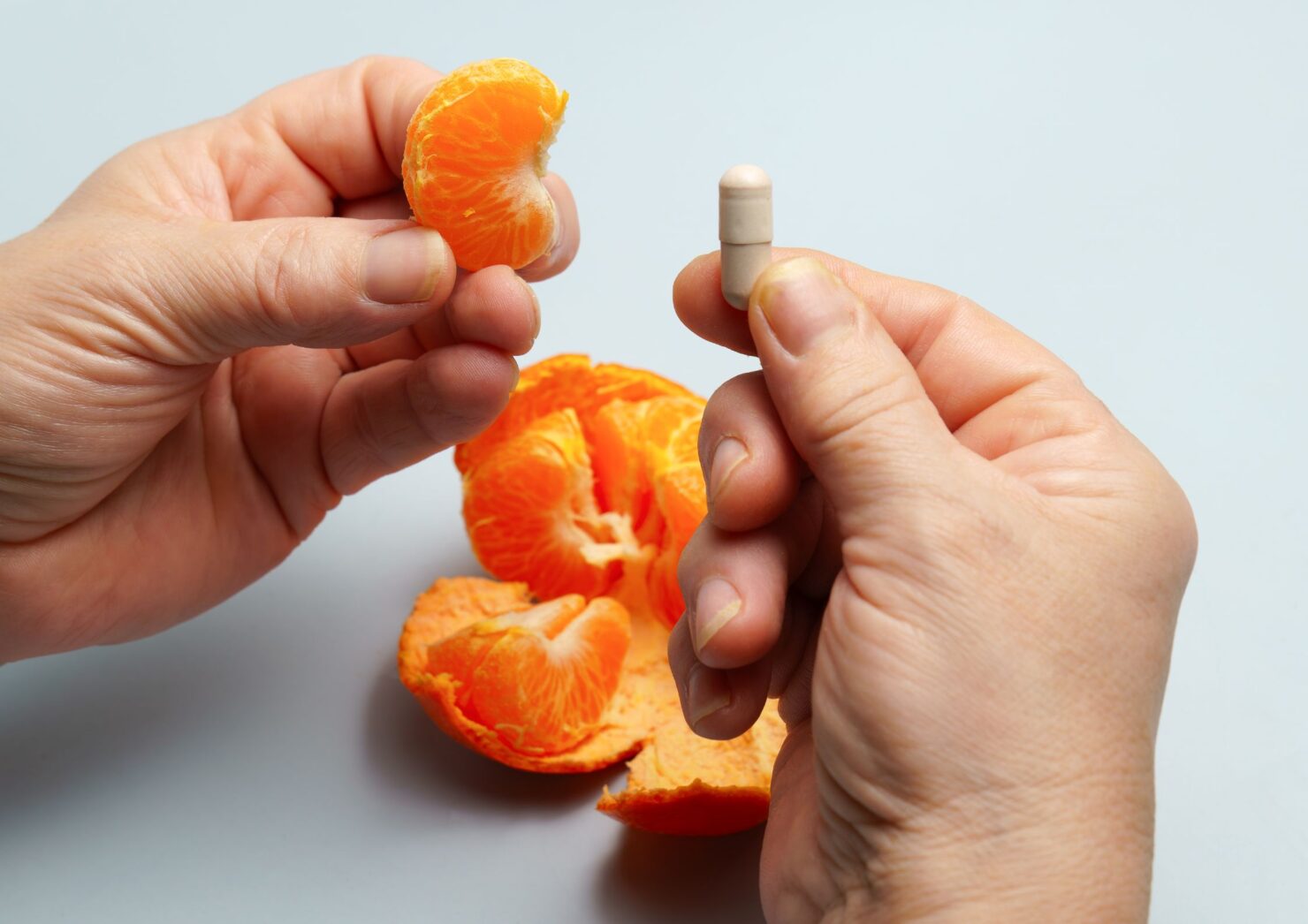 SEO-titel: Wat is vitamine C en heb je supplementen echt nodig? Meta-omschrijving: Wat doet vitamine C in je lichaam? Heb je supplementen nodig en helpt het bij verkoudheid? Lees alles over vitamine C en gezondheid. Focus keyphrase: vitamine C Slug (URL): vitamine-c-wat-is-het-en-heb-je-het-nodig Hashtags: #vitaminec, #weerstand, #gezondheid, #voeding, #supplementen, #verkoudheid, #vitaliteit