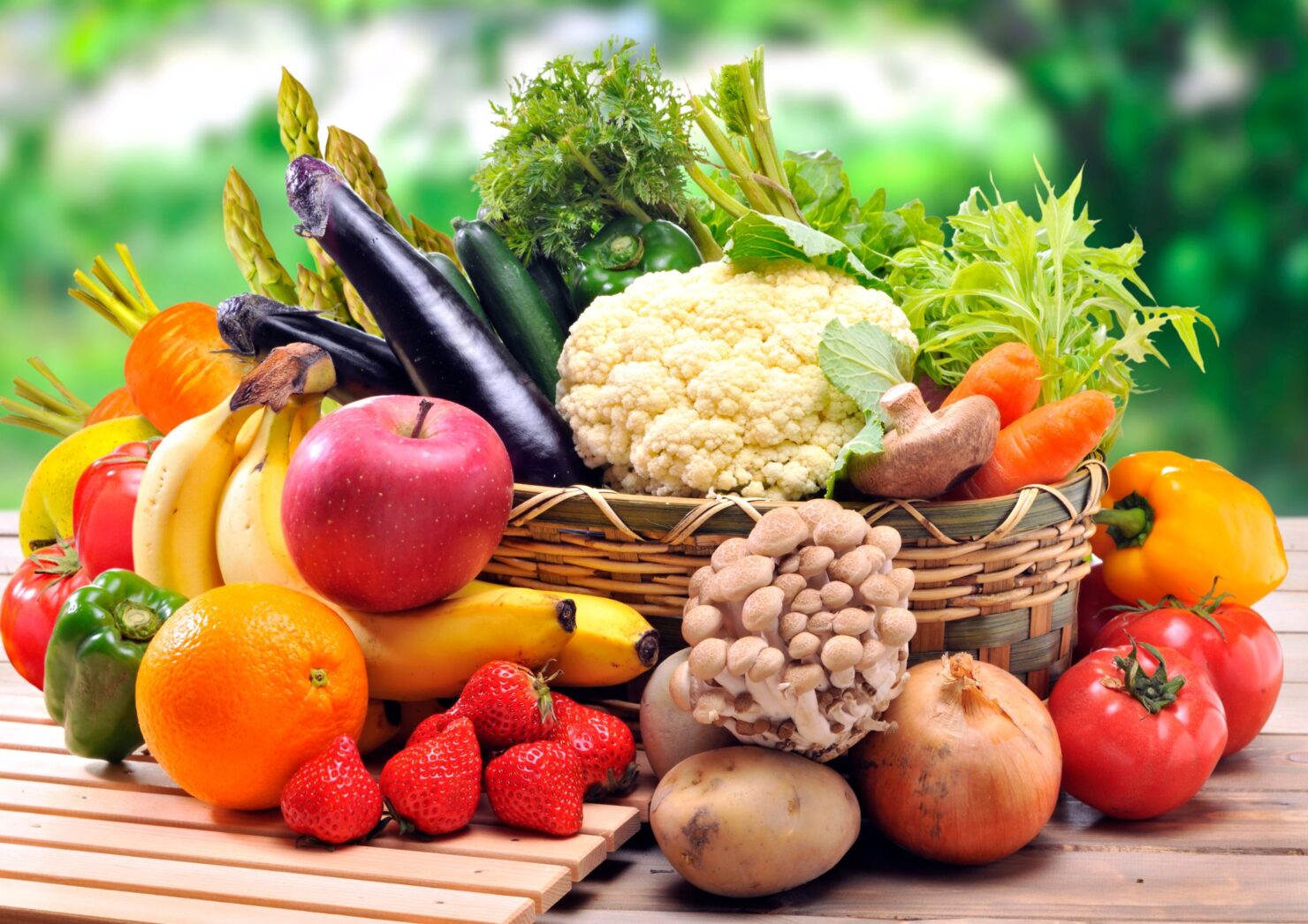 SEO-titel: Groente of fruit: kun je fruit vervangen door extra groente? Meta-omschrijving: Kun je fruit vervangen door groente? Ontdek het verschil tussen groente en fruit, de impact op je gezondheid en hoe je dit praktisch toepast. Focus keyphrase: groente of fruit verschil Slug: groente-of-fruit-verschil Hashtags: #groente,#fruit,#gezondevoeding,#voedingensport,#vezels,#gezondheid,#herstel,#trifora