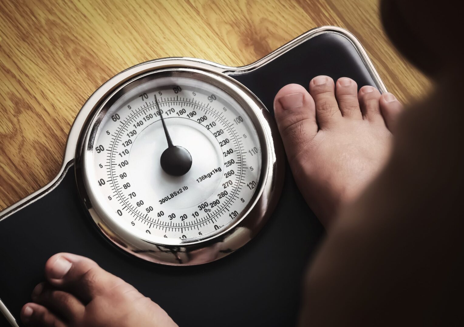 SEO-titel: Waarom vrouwen in de menopauze minder snel afvallen dan mannen Meta-omschrijving: Ontdek waarom vrouwen in de menopauze vaak minder snel afvallen dan mannen. Leer hoe oestrogeen, insuline en spiermassa je metabolisme beïnvloeden en wat wél werkt. Focus keyphrase: afvallen menopauze vrouw Slug: afvallen-menopauze-vrouw-hormonale-metabole-gezondheid Hashtags: #menopauze, #afvallen, #hormonen, #metabolisme, #insuline, #krachttraining, #vrouwen, #trifora