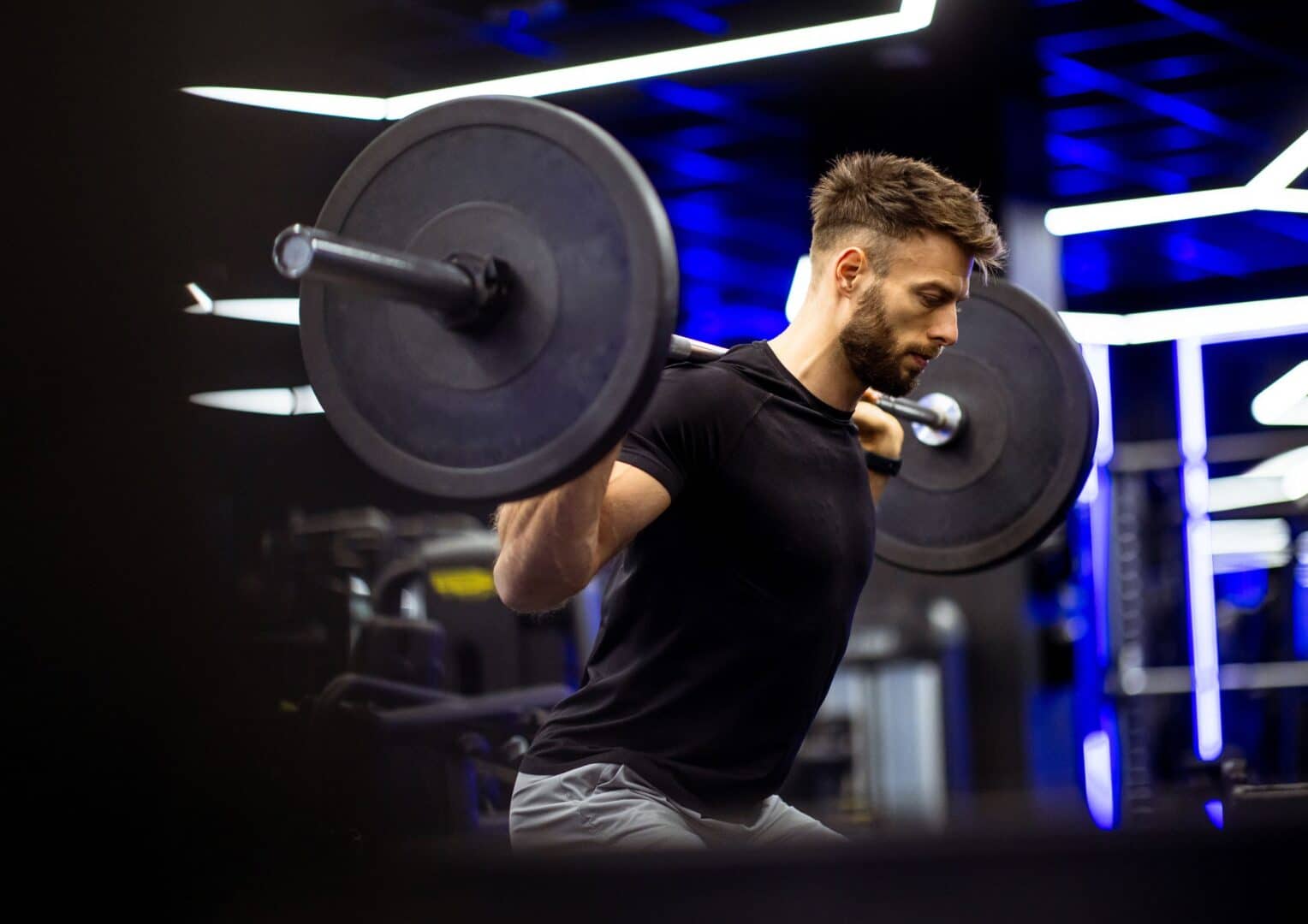 SEO-titel: Verschillende trainingsmethodes in fitness: krachttraining, HIIT, CrossFit en meer Meta-omschrijving: Welke trainingsmethodes zijn er in de sportschool? Ontdek het verschil tussen krachttraining, bodybuilding, powerlifting, HIIT, CrossFit en meer. Focus keyphrase: verschillende trainingsmethodes fitness Slug: verschillende-trainingsmethodes-fitness Hashtags: #fitness, #krachttraining, #trainingstechnieken, #bodybuilding, #powerlifting, #hiit, #crossfit, #progressiveoverload, #spiergroei, #trifora