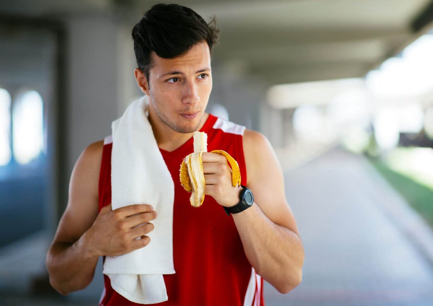 SEO-titel: Herstel na het sporten: waarom herstel net zo belangrijk is als trainen Meta-omschrijving: Wat is herstel na het sporten en waarom is het zo belangrijk? Ontdek hoe slaap, voeding, alcohol en rust je sportresultaten en spiergroei beïnvloeden. Focus keyphrase: herstel na het sporten Slug: herstel-na-het-sporten Hashtags: #herstel, #sportherstel, #spierherstel, #fitnessherstel, #krachttraining, #gezondherstel, #alcoholensport, #trifora, #enschede, #vitaliteit