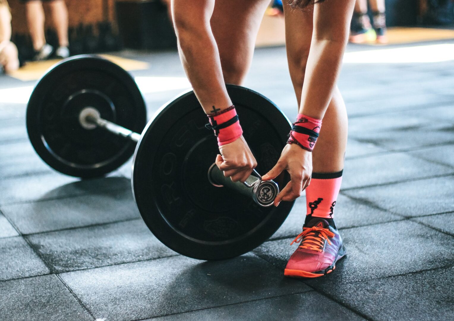 SEO-titel: Hoeveel krachttraining per week heb je nodig om sterker te worden? Meta-omschrijving: Hoe vaak moet je krachttraining doen? Ontdek hoeveel sets en trainingen per week je nodig hebt om sterker te worden als beginner of gevorderde. Focus keyphrase: hoeveel krachttraining per week Slug: hoeveel-krachttraining-per-week-sterker-worden Hashtags: #krachttraining, #trainingsschema, #spierkracht, #progressiveoverload, #compoundoefeningen, #fitnessenschede, #trifora, #herstel, #voeding, #fitcoach