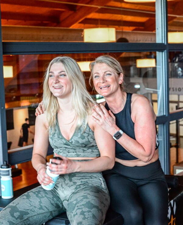 Klaar om te starten met sporten in Enschede? Wil je ontdekken welke vorm van sporten het beste bij jou past? Plan vrijblijvend een gratis proefles of rondleiding in bij Trifora. Samen kijken we naar jouw doelen, wensen en niveau, zodat je met vertrouwen kunt starten. Of je nu wilt werken aan conditie, kracht, afvallen of gewoon weer lekker in beweging wilt komen: bij Trifora helpen we je op een manier die bij jou past. Vul het formulier in en we nemen zo snel mogelijk contact met je op.