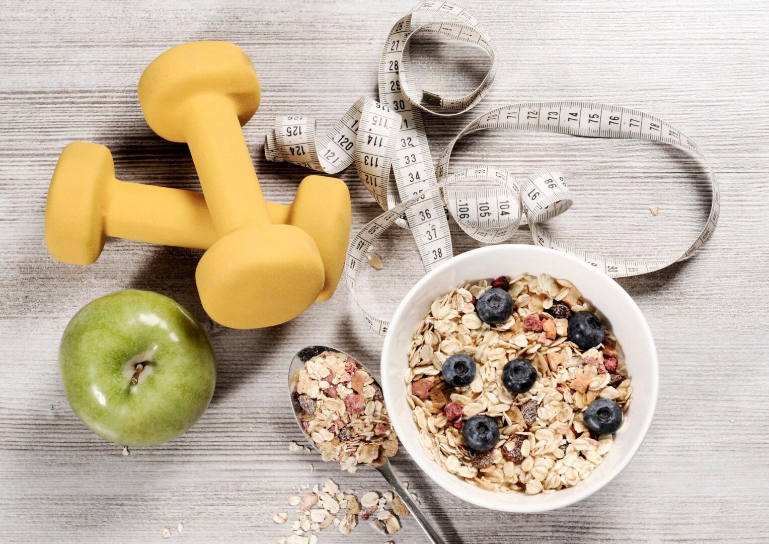 SEO-titel: Wat is gezond bewegen? Zo werk je aan een gezonde leefstijl Meta-omschrijving: Wat is gezond bewegen eigenlijk? Ontdek waarom gezond bewegen meer is dan sporten, hoe krachttraining helpt bij gezond ouder worden en waarom twee keer per week trainen vaak al voldoende is. Focus keyphrase: gezond bewegen Slug: wat-is-gezond-bewegen Hashtags: #gezondbewegen, #leefstijl, #afvallen, #krachttraining, #vitaliteit, #gezondouderworden, #bewegen, #trifora, #gli, #fitnessenschede