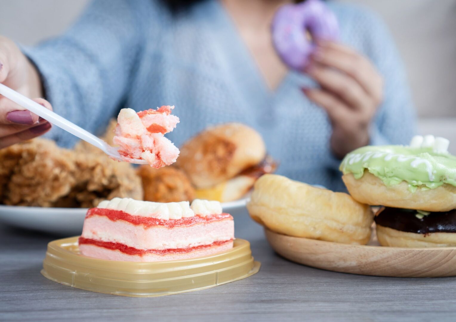 SEO-titel: Hoe kan ik anders omgaan met voeding en eetgewoontes? | GLI Enschede | Trifora Meta-omschrijving: Stop met diëten en ontdek hoe voeding, beweging en gedrag samen zorgen voor blijvend resultaat. Lees alles over leefstijlverandering, afvallen en GLI bij Trifora Enschede. Focus keyphrase: anders omgaan met voeding en eetgewoontes Slug (URL): anders-omgaan-met-voeding-en-eetgewoontes Hashtags: #voeding, #eetgewoontes, #afvallen, #gezondeleefstijl, #GLI, #GLIEnschede, #leefstijlcoaching, #stofwisseling, #metabolisme, #sporten, #voedingengedrag, #Trifora, #afvallenzonderdieet, #gezondheid, #vitaliteit