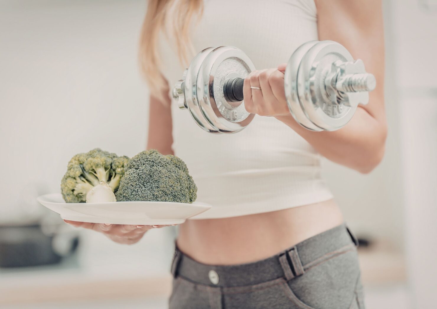 SEO-titel: Wat is gezond bewegen? Zo werk je aan een gezonde leefstijl Meta-omschrijving: Wat is gezond bewegen eigenlijk? Ontdek waarom gezond bewegen meer is dan sporten, hoe krachttraining helpt bij gezond ouder worden en waarom twee keer per week trainen vaak al voldoende is. Focus keyphrase: gezond bewegen Slug: wat-is-gezond-bewegen Hashtags: #gezondbewegen, #leefstijl, #afvallen, #krachttraining, #vitaliteit, #gezondouderworden, #bewegen, #trifora, #gli, #fitnessenschede