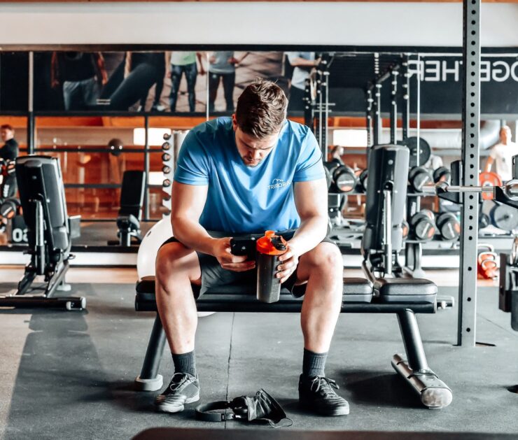 PAGINATITEL Persoonlijke begeleiding vanaf de eerste dag SLUG persoonlijke-begeleiding-enschede SEO-TITEL Sportschool met Persoonlijke Begeleiding in Enschede | Trifora META DESCRIPTION Start met sporten onder professionele begeleiding. Bij Trifora in Enschede krijg je vanaf dag één een persoonlijk plan, coaching en ondersteuning. Plan een gratis proefles. FOCUS KEYWORD persoonlijke begeleiding fitness enschede SECUNDAIRE KEYWORDS sportschool met begeleiding enschede fitness met begeleiding enschede sporten met begeleiding enschede fitness coach enschede afvallen met begeleiding enschede sportschool voor beginners enschede begeleiding bij sporten enschede persoonlijke coaching fitness enschede H1 Je hoeft het niet alleen te doen H2'S Persoonlijke begeleiding vanaf de eerste dag Waarom zoveel mensen stoppen met sporten Zo werkt persoonlijke begeleiding bij Trifora Je staat er niet alleen voor Persoonlijke begeleiding zonder personal training tarieven Meer dan alleen een sportschool Begeleiding met kennis van gezondheid en herstel Wat leden over Trifora zeggen Voor wie is Trifora? Ervaar zelf het verschil H3'S Kennismaken Persoonlijk plan Samen resultaat behalen INTERNE LINKS https://trifora.nl/fitness/ https://trifora.nl/smart-training/ https://trifora.nl/groepslessen/ https://trifora.nl/yoga/ https://trifora.nl/fysiotherapie/ https://trifora.nl/voedingsbegeleiding/ https://trifora.nl/gratis-proefles/ AFBEELDING BESTANDSNAMEN persoonlijke-begeleiding-fitness-enschede.jpg coach-begeleidt-lid-trifora.jpg sporten-met-begeleiding-enschede.jpg ALT TEKSTEN Persoonlijke begeleiding tijdens fitness bij Trifora Enschede Coach begeleidt sporter tijdens training bij Trifora Sporten met persoonlijke begeleiding in Enschede FAQ SEO BLOK Krijg ik begeleiding als ik lid word van Trifora? Ja. Bij Trifora krijg je vanaf de eerste dag begeleiding. We starten met een intake en maken een persoonlijk plan dat aansluit bij jouw doelen. Is persoonlijke begeleiding inbegrepen? Ja. Begeleiding, coaching en voortgangsgesprekken maken onderdeel uit van onze werkwijze. Hierdoor profiteer je van professionele ondersteuning zonder direct gebruik te maken van personal training. Is Trifora geschikt voor beginners? Ja. Veel leden starten zonder veel sportervaring. Dankzij de begeleiding weet je precies waar je moet beginnen en krijg je ondersteuning wanneer dat nodig is. Kan ik eerst kennismaken? Ja. Je kunt vrijblijvend een gratis proefles of rondleiding aanvragen en ervaren hoe persoonlijke begeleiding bij Trifora werkt.