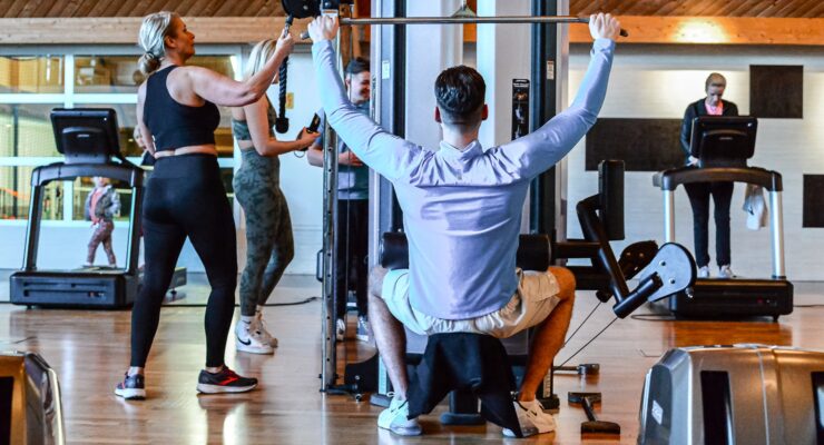 Je Trifora-lidmaatschap stopt niet bij Enschede Bij Trifora geloven we dat sporten onderdeel moet zijn van je leefstijl. Daarom vinden we het belangrijk dat je ook kunt blijven bewegen wanneer je niet in Enschede bent. Als lid van Trifora krijg je toegang tot het netwerk van Exclusieve Sportcentra: een samenwerkingsverband van meer dan 100 hoogwaardige sportscholen in Nederland en Vlaanderen. Of je nu op vakantie bent, voor je werk onderweg bent of een weekend bij familie verblijft, er is vaak een aangesloten club in de buurt. Zo hoef je jouw trainingen niet over te slaan en blijf je werken aan jouw gezondheid, conditie en vitaliteit. Het netwerk van Exclusieve Sportcentra is één van de vele voordelen die hoort bij een lidmaatschap van Trifora.