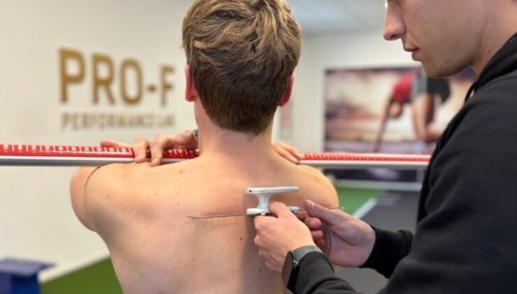 Revalideren ineen omgeving die motiveert Herstellen gaat vaak beter in een omgeving die energie geeft. Daarom kiezen veel mensen bewust voor fysiotherapie binnen Trifora. In plaats van een traditionele medische setting kom je terecht in een actieve omgeving waar gezondheid, beweging en vooruitgang centraal staan. De combinatie van twintig behandelkamers, uitgebreide trainingsfaciliteiten en een gespecialiseerd METLAB voor prestatie- en inspanningstesten maakt onze locatie uniek in de regio. Cliënten voelen zich hierdoor vaak minder patiënt en meer deelnemer aan hun eigen herstelproces. Dat zorgt voor meer betrokkenheid, meer motivatie en uiteindelijk betere resultaten.