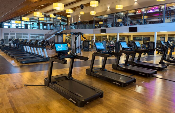 Openingstijden Trifora Sports & Health Club Enschede Wil je weten wanneer je kunt sporten bij Trifora in Enschede? Op deze pagina vind je de actuele openingstijden van onze sportschool, groepslessen, small group training, smart training, tennis- en padelbanen, wellness en het zwembad. Trifora is 365 dagen per jaar geopend, zodat je op ieder moment kunt werken aan je gezondheid, conditie en vitaliteit. Bekijk hieronder de openingstijden per onderdeel en plan jouw sportmoment.