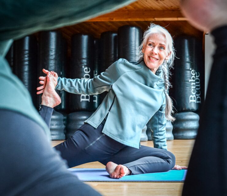 De kracht van het Trifora gezondheidscentrum Trifora is meer dan een sportschool. Onder één dak brengen wij verschillende disciplines samen die elkaar versterken. Naast fitness en groepslessen kun je bij ons terecht voor fysiotherapie, leefstijlcoaching, diëtetiek en het GLI-programma. Hierdoor kunnen we ondersteuning bieden op verschillende niveaus. Voor sommige mensen is sporten voldoende om hun doel te bereiken. Anderen hebben behoefte aan extra begeleiding vanwege overgewicht, medische klachten of leefstijlproblemen. Dankzij de samenwerking tussen onze verschillende disciplines kunnen we altijd kijken welke ondersteuning het beste past bij jouw situatie. Dat maakt onze aanpak uniek in Enschede en zorgt ervoor dat we mensen kunnen begeleiden van hun eerste stap richting een gezondere leefstijl tot aan blijvend resultaat op de lange termijn.