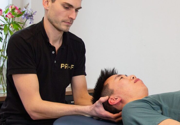 Onderdeel van een bredere gezondheidsaanpak Gezondheid draait om meer dan het behandelen van klachten. Daarom sluit fysiotherapie binnen Trifora naadloos aan op andere diensten binnen ons gezondheidscentrum. Onze professionals werken dagelijks samen met coaches, leefstijlbegeleiders en andere specialisten om mensen te helpen duurzaam gezonder te leven. Ook binnen de Gecombineerde Leefstijlinterventie (GLI) speelt fysiotherapie een belangrijke rol. Door beweging, herstel, leefstijl en gedragsverandering met elkaar te verbinden ontstaat een aanpak die verder gaat dan symptoombestrijding alleen. Het doel is niet alleen dat klachten verdwijnen, maar dat mensen zich sterker, fitter en vitaler gaan voelen.