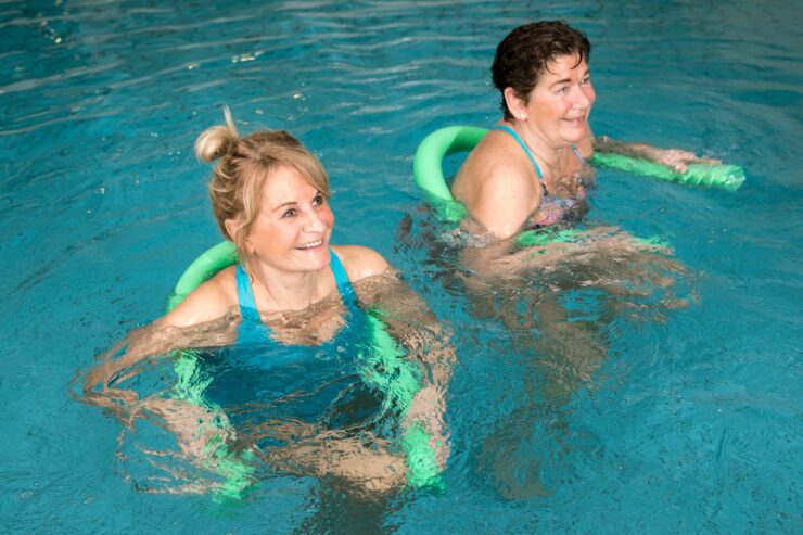 Kom kennismaken met Trifora Een sportschool kiezen doe je niet alleen op basis van een website. Je kunt foto’s bekijken, ervaringen lezen en vergelijken wat verschillende sportscholen aanbieden, maar uiteindelijk gaat het om één vraag: voel jij je hier prettig? Daarom nodigen we je graag uit om zelf kennis te maken met Trifora. Tijdens een rondleiding laten we je de club zien, vertellen we hoe we werken en nemen we rustig de tijd om jouw vragen te beantwoorden. Natuurlijk kun je ook direct een gratis proefles volgen, zodat je zelf ervaart hoe het is om bij Trifora te sporten. Misschien ontdek je dat onze manier van begeleiden precies is wat je zoekt. Misschien kom je juist tot de conclusie dat een andere sportschool beter bij je past. Dat is allebei prima. Wij vinden het belangrijker dat je een keuze maakt waar je ook over een paar jaar nog blij mee bent.