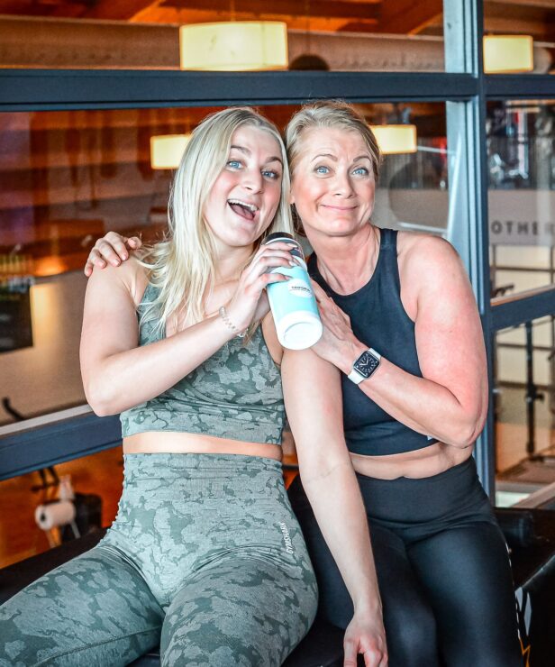 Wij hopen je binnenkort te ontmoeten Iedereen heeft zijn eigen reden om te gaan sporten. Misschien wil je sterker worden, afvallen, meer energie krijgen of gewoon weer met plezier bewegen. Wat jouw doel ook is, wij geloven dat een gezonde leefstijl begint op een plek waar jij je prettig voelt. Bij Trifora combineren we professionele begeleiding met de vrijheid om te sporten op jouw manier. Geen onrealistische beloftes of snelle oplossingen, maar een omgeving waarin je stap voor stap kunt werken aan een fitter en gezonder leven. Ben je benieuwd of Trifora bij jou past? Plan dan een gratis proefles of een vrijblijvende rondleiding. We maken graag persoonlijk kennis met je en laten je zien waarom zoveel mensen al jarenlang met plezier bij ons sporten.