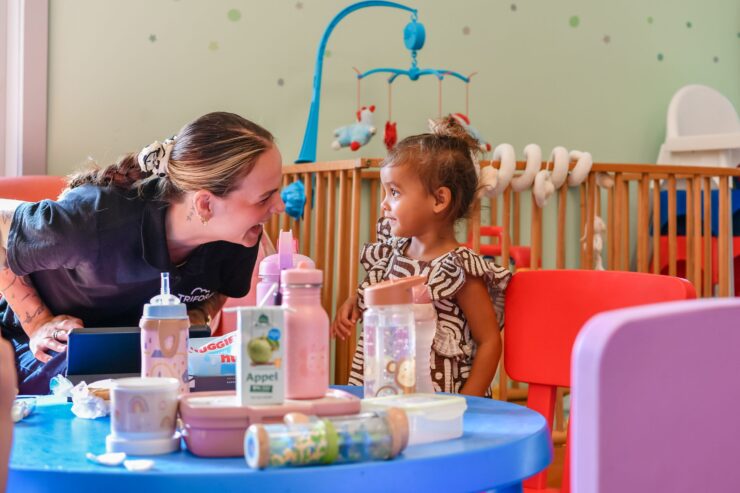 Even tijd voor jezelf, terwijl de kinderen zich vermaken Sporten combineren met een jong gezin kan soms een uitdaging zijn. Daarom beschikt Trifora over een gezellige Kidsclub, waar jonge kinderen zich kunnen vermaken terwijl jij onbezorgd sport. Zo hoef je niet steeds een oppas te regelen of een training over te slaan. Je kunt met een gerust gevoel werken aan je eigen gezondheid, terwijl je weet dat je kinderen zich prima vermaken. Voor veel ouders maakt juist deze voorziening het verschil. Sporten wordt niet iets wat je moet organiseren, maar iets wat eenvoudig in je week past.