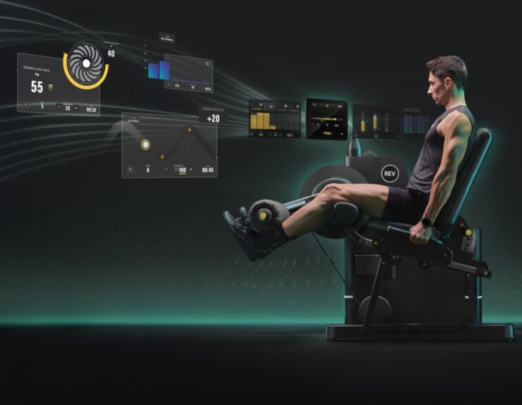 Slim trainen in slechts 35 minuten Heb je een drukke agenda, maar wil je toch effectief sporten? Dan is Trifora Smart Training een slimme oplossing. Met behulp van het innovatieve BioCircuit van Technogym volg je een volledig gepersonaliseerde training die automatisch wordt ingesteld op jouw lichaam en trainingsniveau. De apparatuur weet precies welke instellingen bij jou horen, zodat je direct kunt beginnen. Je hoeft niets handmatig in te stellen en kunt je volledig richten op je training. In ongeveer 35 minuten train je alle belangrijke spiergroepen. Efficiënt, veilig en verrassend effectief. Smart Training is ideaal voor mensen die weinig tijd hebben, weer willen beginnen met sporten of graag gestructureerd willen trainen zonder steeds na te denken over de volgende oefening. Ook hier sta je er niet alleen voor. Onze fitcoaches volgen je voortgang, evalueren je resultaten en passen je programma aan wanneer je klaar bent voor een volgende stap.