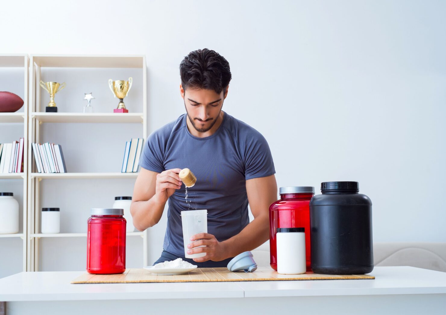 SEO-titel: Wat is pre-workout en heb je het echt nodig? Meta-omschrijving: Wat is pre-workout, hoe werkt het en is het veilig? Lees meer over cafeïne, hartkloppingen, gembershotjes, koffie, voeding en slaap. Focus keyphrase: wat is pre-workout Slug (URL): wat-is-pre-workout Hashtags: #preworkout, #cafeïne, #sportsupplementen, #krachttraining, #fitness, #sportvoeding, #gembershot, #slaap, #hydratatie, #trifora, #fitnessenschede